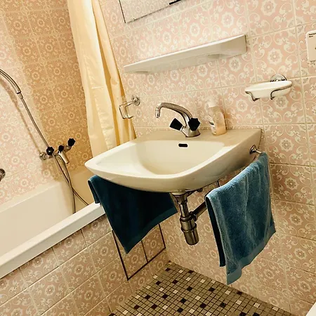 Montana Spacious 80m2 With Stunning View & Bus Stop Outside Apartament