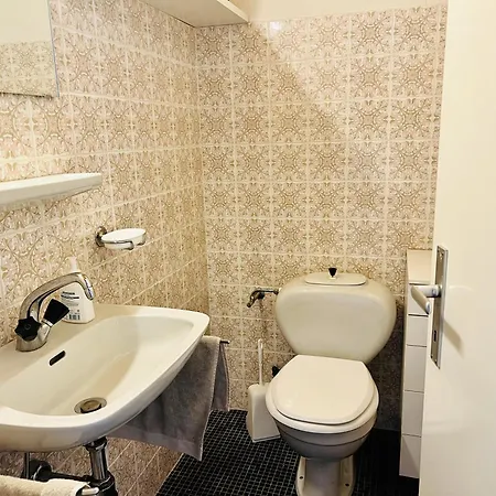 Montana Spacious 80m2 With Stunning View & Bus Stop Outside Apartmán