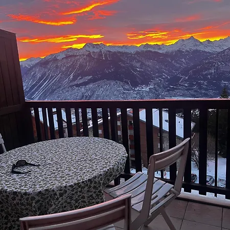 Lägenhet Montana Spacious 80m2 With Stunning View & Bus Stop Outside *