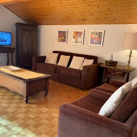Montana Spacious 80m2 With Stunning View & Bus Stop Outside Apartmán