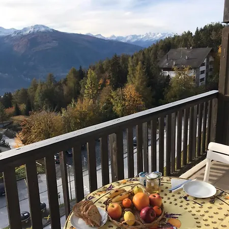 Montana Spacious 80m2 With Stunning View & Bus Stop Outside Appartement